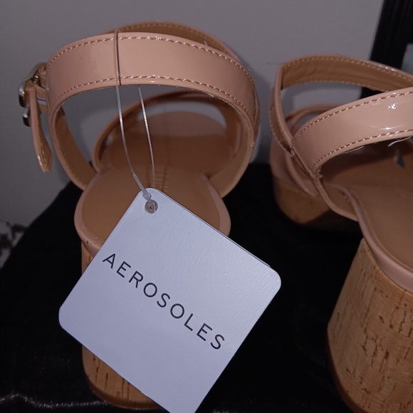 New AEROSOLES Cork Heel and Platform Tan Sandals with Crisscross Straps - Picture 4 of 4